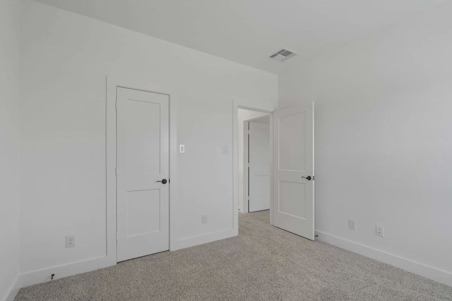 Representative unfurnished interior of a home built from the St Andrews by Chesmar Homes in Riceland Alley Loads, Mont Belvieu (Image 50).