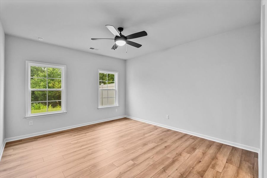 Spacious, unfurnished interior of a new home in Fieldstone, Lexington (Image 26).