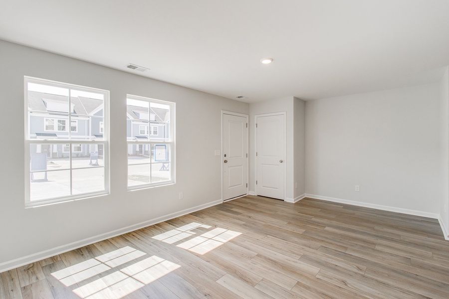 Spacious, unfurnished interior of a new home in Astoria, Columbia (Image 14).
