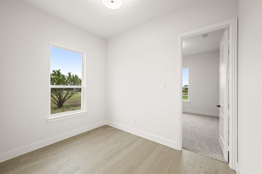 Spacious, unfurnished interior of a new home in Windmill Creeks, Weatherford (Image 20).