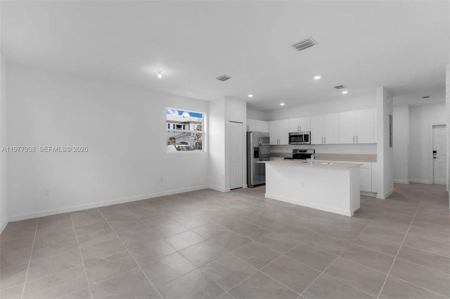 Spacious, unfurnished interior of a new home in , Florida City (Image 23).