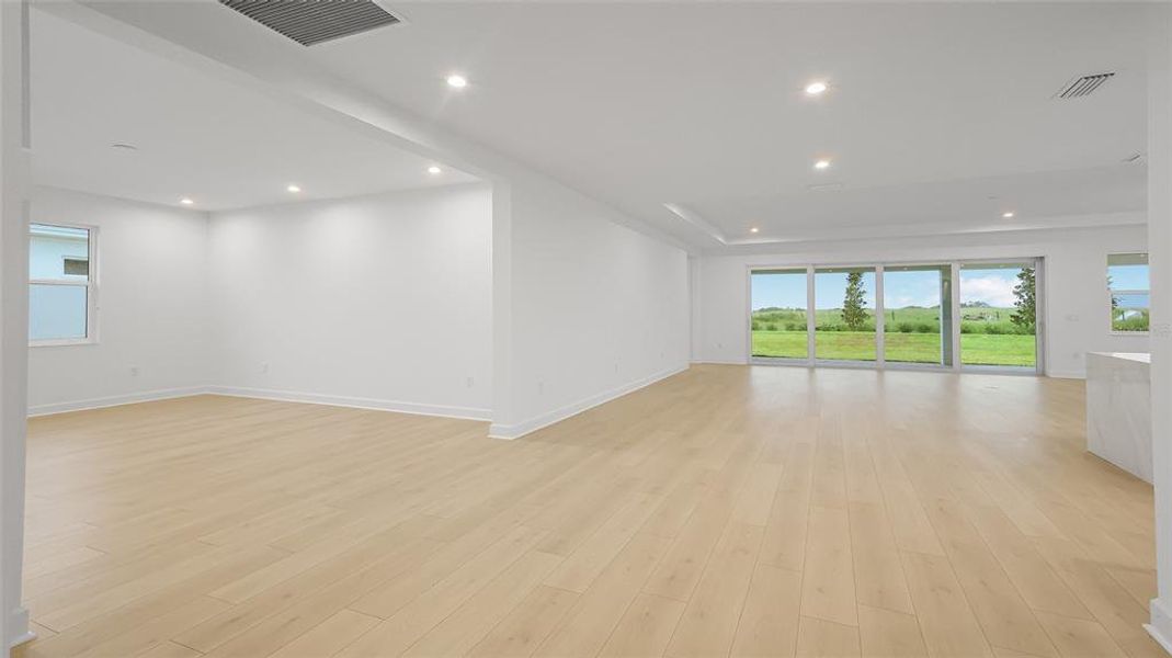 Spacious, unfurnished interior of a new home in Cresswind at Lake Harris, Tavares (Image 25).