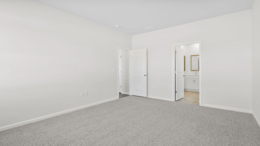 Spacious, unfurnished interior of a new home in Foxbank, Gray Court (Image 30).