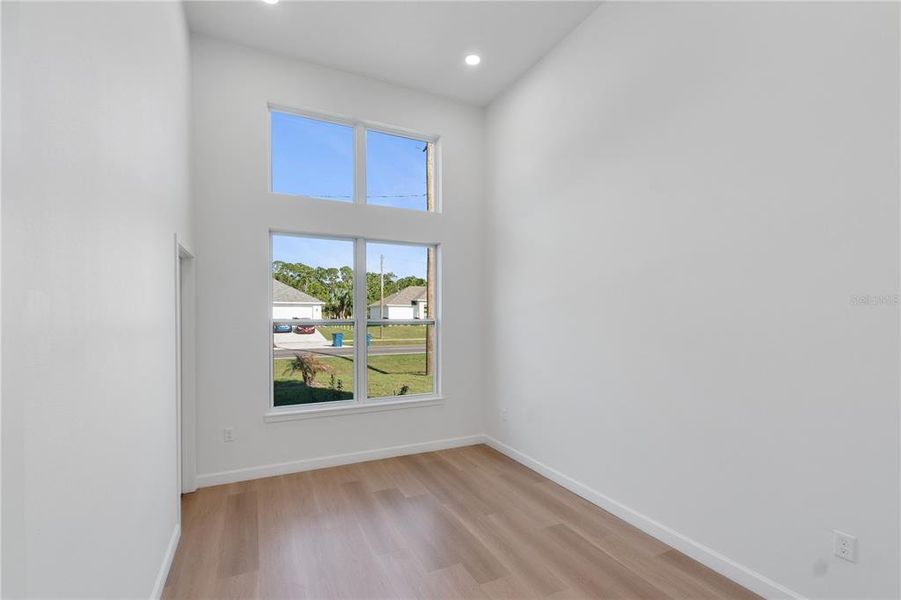 Spacious, unfurnished interior of a new home in , Palm Bay (Image 15).