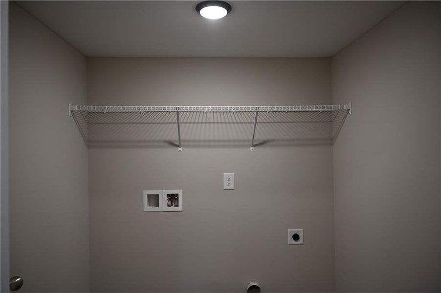 Spacious, unfurnished interior of a new home in , Gainesville (Image 8).