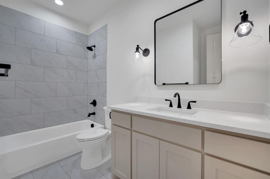 Furnished interior view inside a new home in , Waxahachie (Image 9).