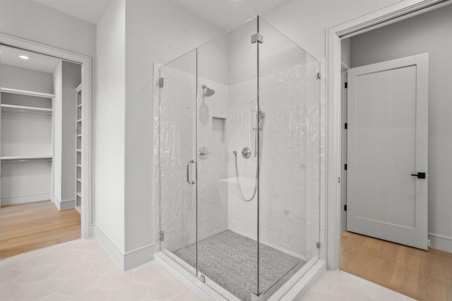 Walk-in shower with primary head and separate wand!