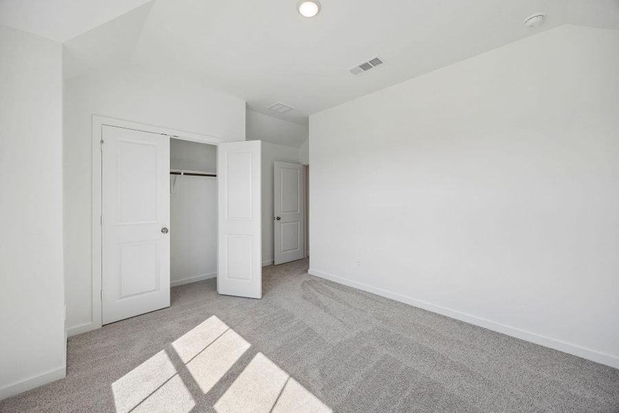 Spacious, unfurnished interior of a new home in Montgomery Bend, Montgomery (Image 10).