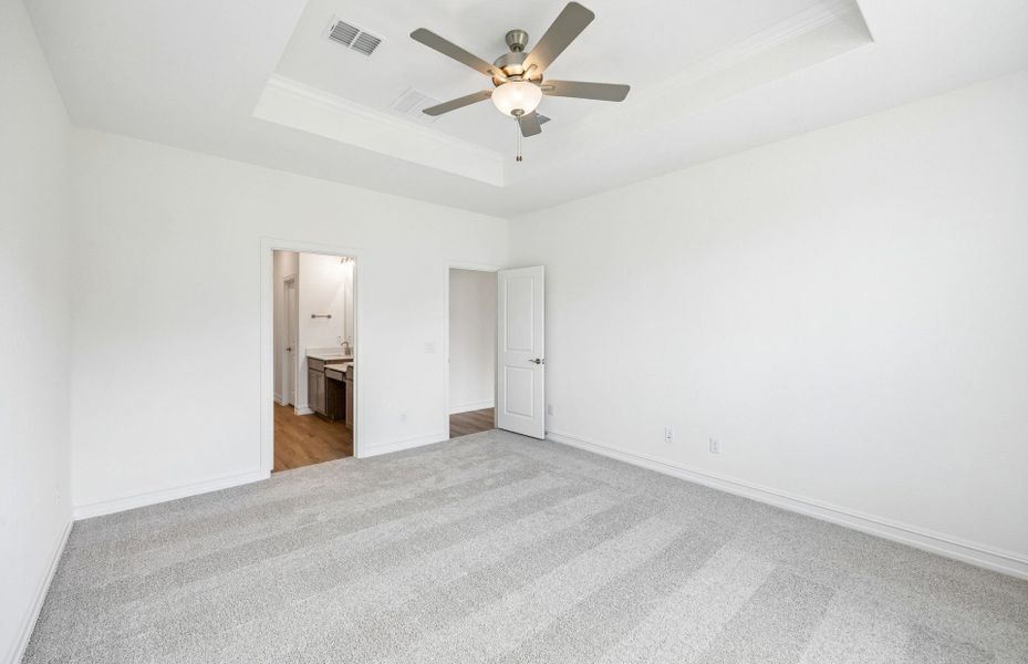 Spacious, unfurnished interior of a new home in Treeline, Justin (Image 12).