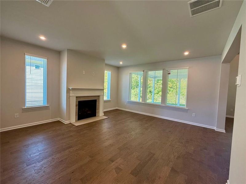 Spacious, unfurnished interior of a new home in Berkeley Mill, Cumming (Image 9).