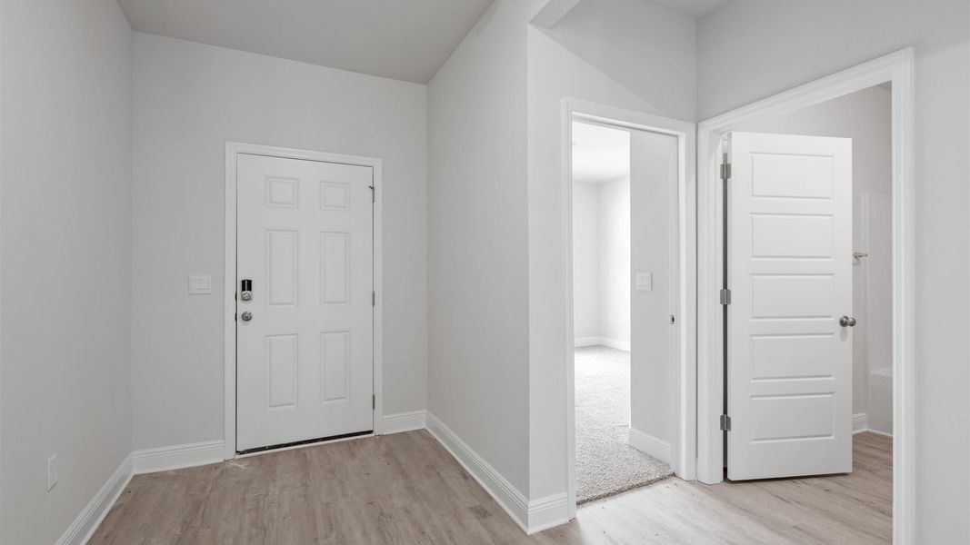 Spacious, unfurnished interior of a new home in Greystone, Crawfordville (Image 16).