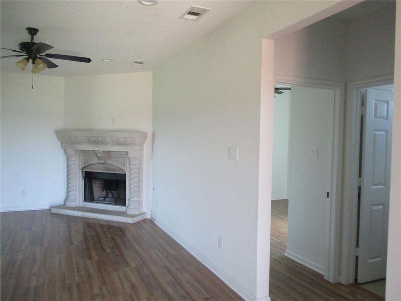 Spacious, unfurnished interior of a new home in , Kaufman (Image 16).