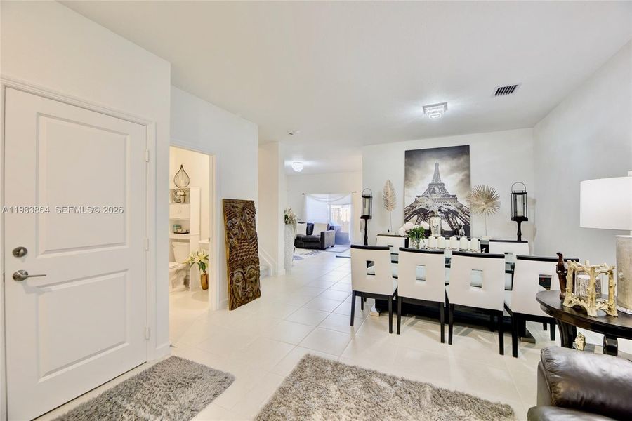 Furnished interior view inside a new home in , Coral Springs (Image 7).