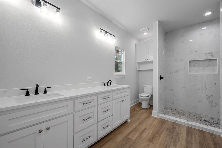 Furnished interior view inside a new home in , Bellmead (Image 9).