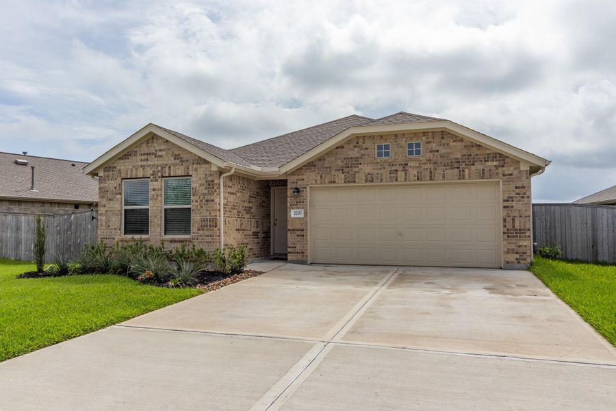 Front exterior of a new home in Samara, League City, TX, highlighting curb appeal (Image 20).
