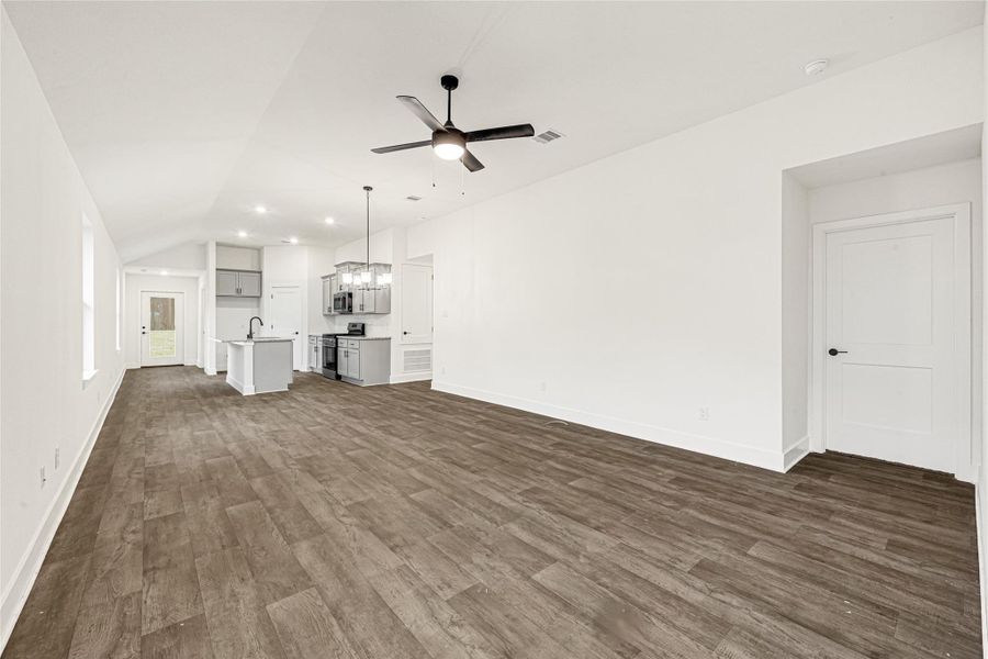 Spacious, unfurnished interior of a new home in Stonebrooke, Conroe (Image 18). Spacious, unfurnished interior of a new home in Stonebrooke, Conroe (Image 18).