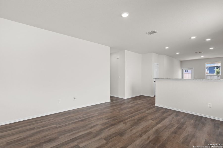 Spacious, unfurnished interior of a new home in Lily Springs, Seguin (Image 19).