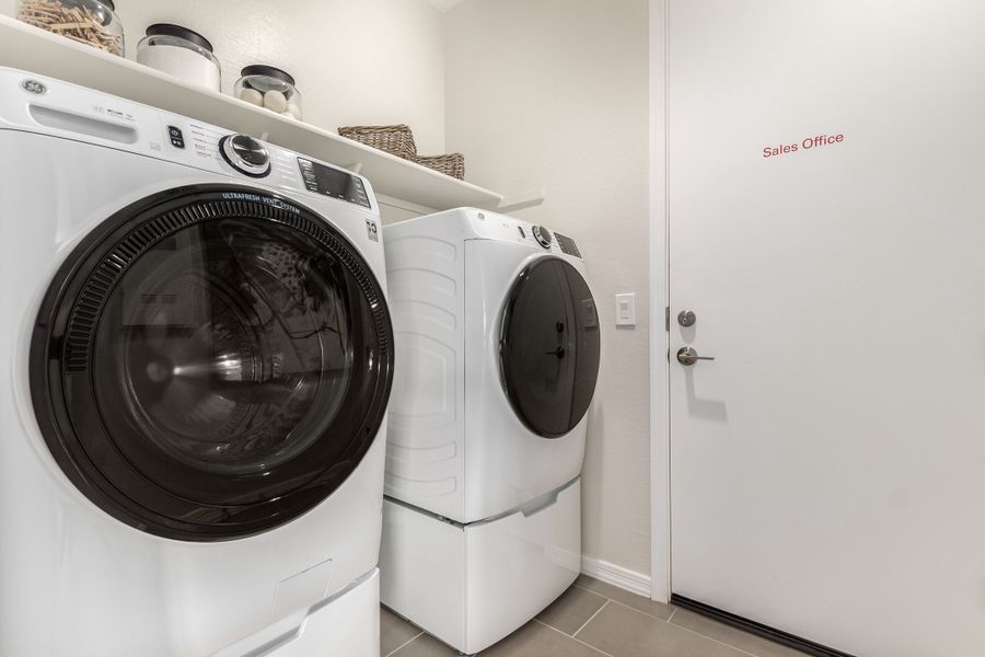 Representative interior finishes for a home built from the 40R1 by Taylor Morrison in Rancho Mercado, Surprise (Image 21).