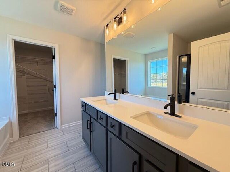 86 VR Primary vanity