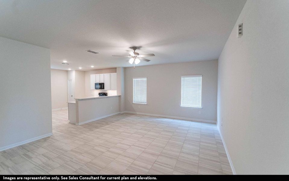 Spacious, unfurnished interior of a new home in Steed Landing, Texas City (Image 9).