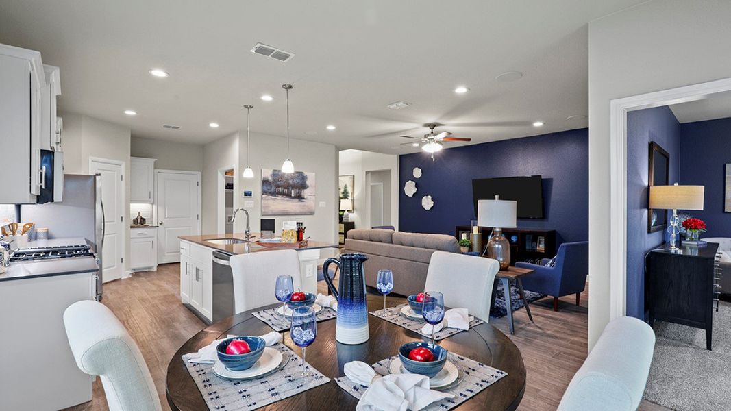 Furnished interior view inside a new home in Trails of Elizabeth Creek, Fort Worth (Image 12). Furnished interior view inside a new home in Trails of Elizabeth Creek, Fort Worth (Image 12).