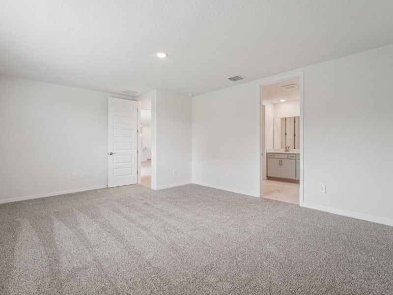 Spacious, unfurnished interior of a new home in The Grove at Stuart Crossing - Signature Series, Bartow (Image 14).