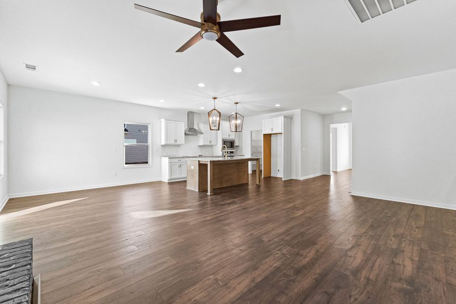 Spacious, unfurnished interior of a new home in Standing Oaks, Senoia (Image 25).