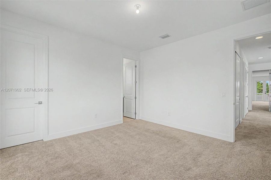 Spacious, unfurnished interior of a new home in , Davie (Image 36).
