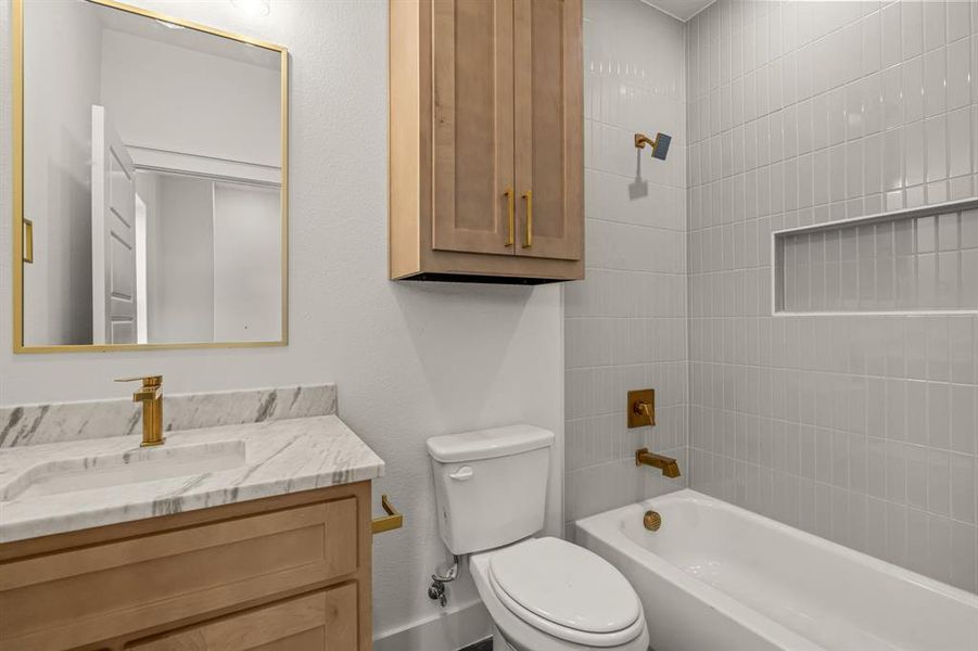 Furnished interior view inside a new home in , Fort Worth (Image 10).