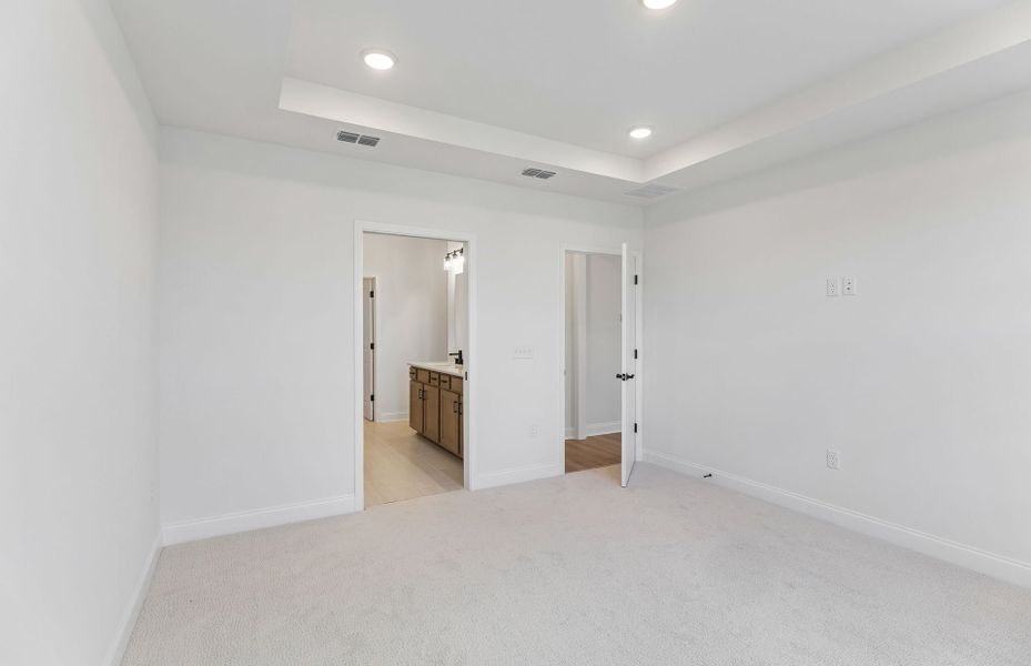 Spacious, unfurnished interior of a new home in Del Webb Southern Harmony, Murfreesboro (Image 23).