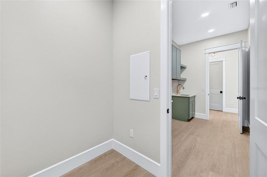 Spacious, unfurnished interior of a new home in , Dade City (Image 72).