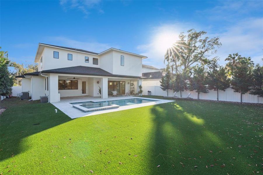 Exterior details and patio area of a home in , Orlando (Image 4).