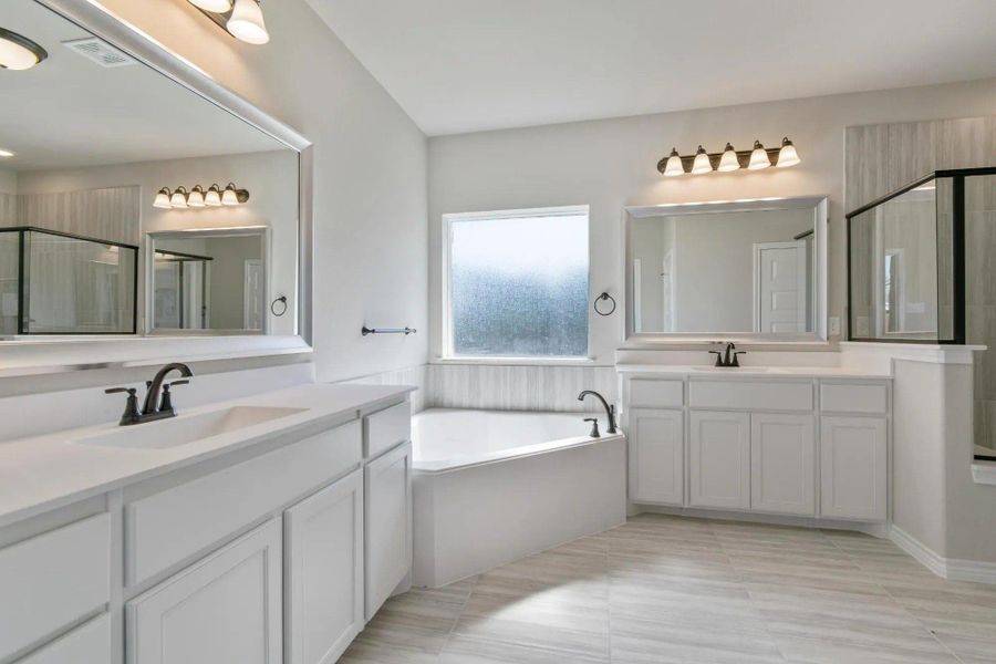 Primary Bathroom | Concept 3115 at Massey Meadows in Midlothian, TX by Landsea Homes