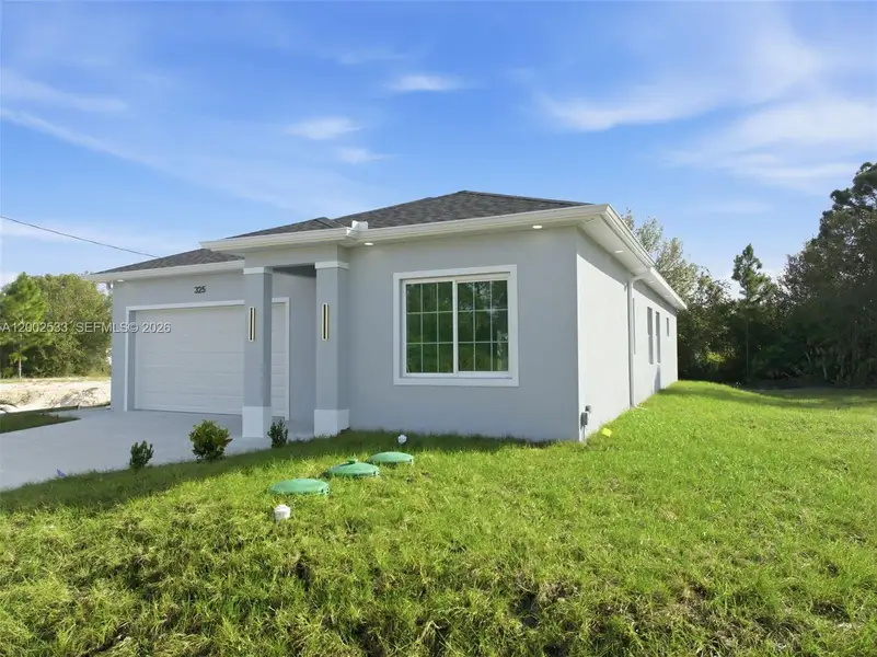 Exterior details and patio area of a home in , Lehigh Acres (Image 4).