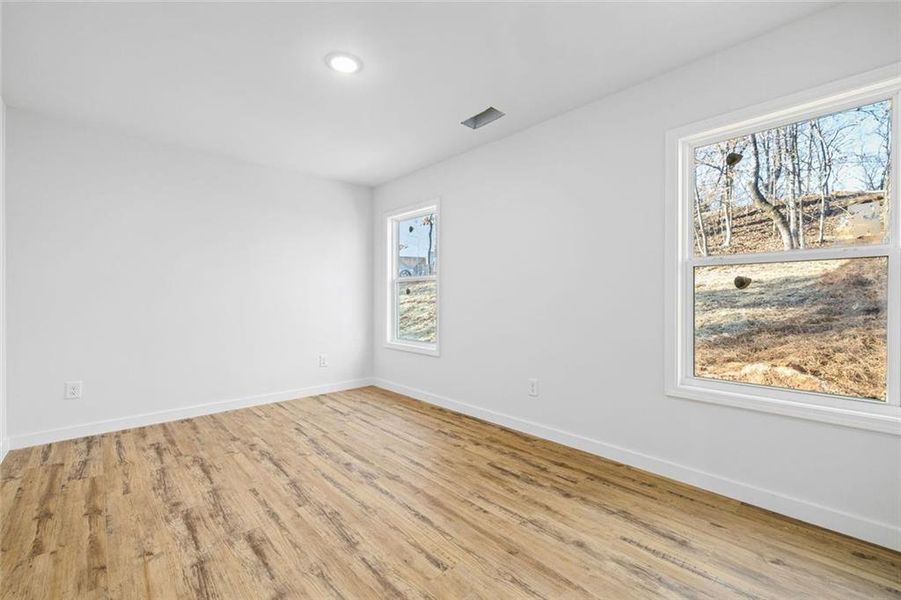 Spacious, unfurnished interior of a new home in , Gainesville (Image 11).