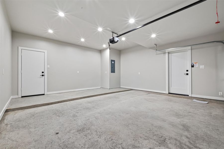 Spacious, unfurnished interior of a new home in , Houston (Image 27).