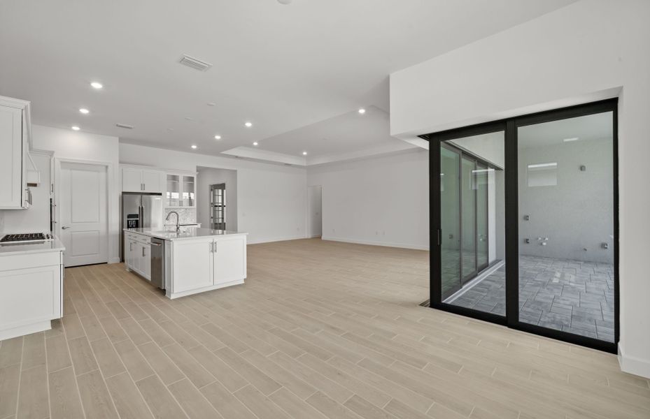 Spacious, unfurnished interior of a new home in Terreno, Naples (Image 30).