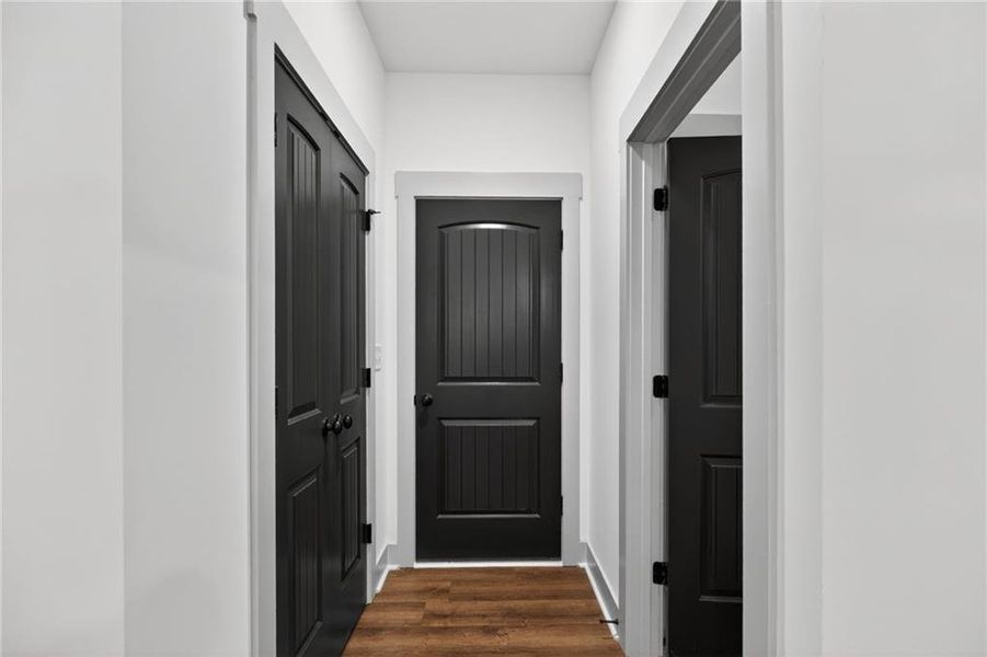 Spacious, unfurnished interior of a new home in , Silver Creek (Image 26).