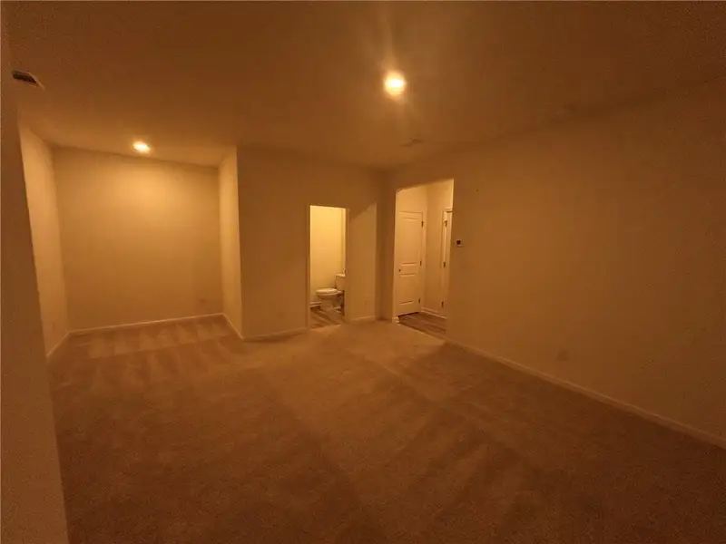 Spacious, unfurnished interior of a new home in Old Salem Crossing, Conyers (Image 24).