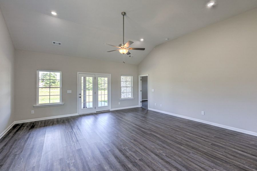 Spacious, unfurnished interior of a new home in Collin's Place, Decherd (Image 26).