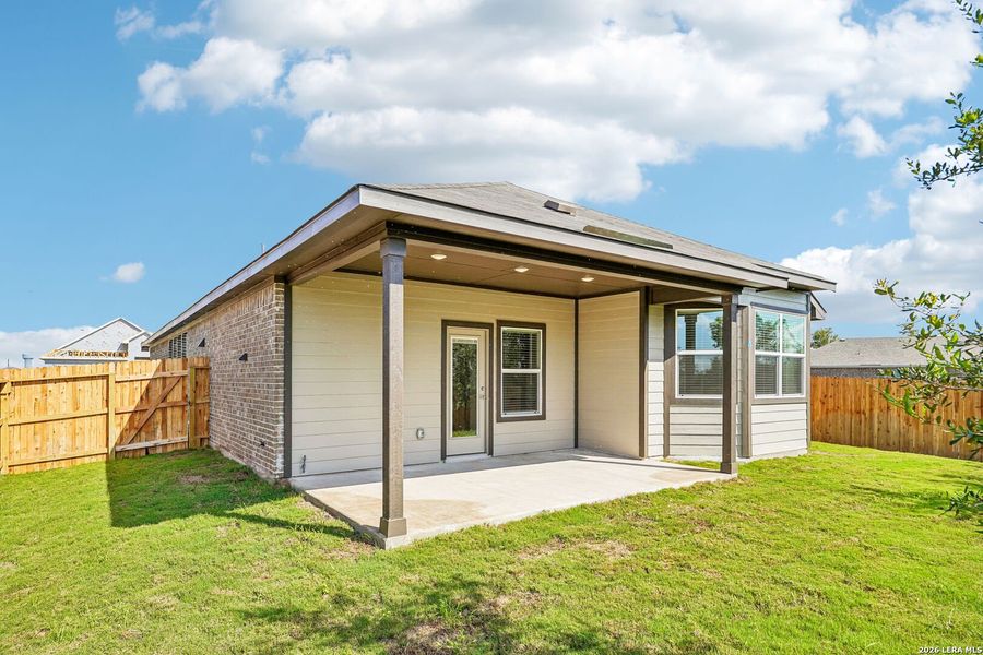 Exterior details and patio area of a home in Carmel Ranch, Schertz (Image 27).