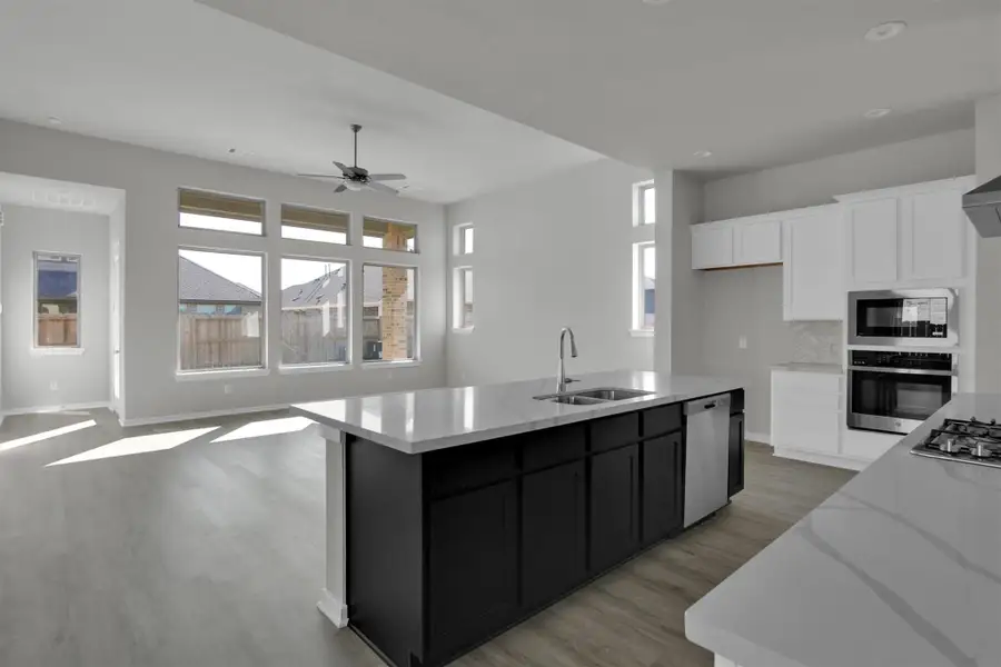 Furnished interior view inside a new home in Canterra Creek 60', Rosharon (Image 9). Furnished interior view inside a new home in Canterra Creek 60', Rosharon (Image 9).