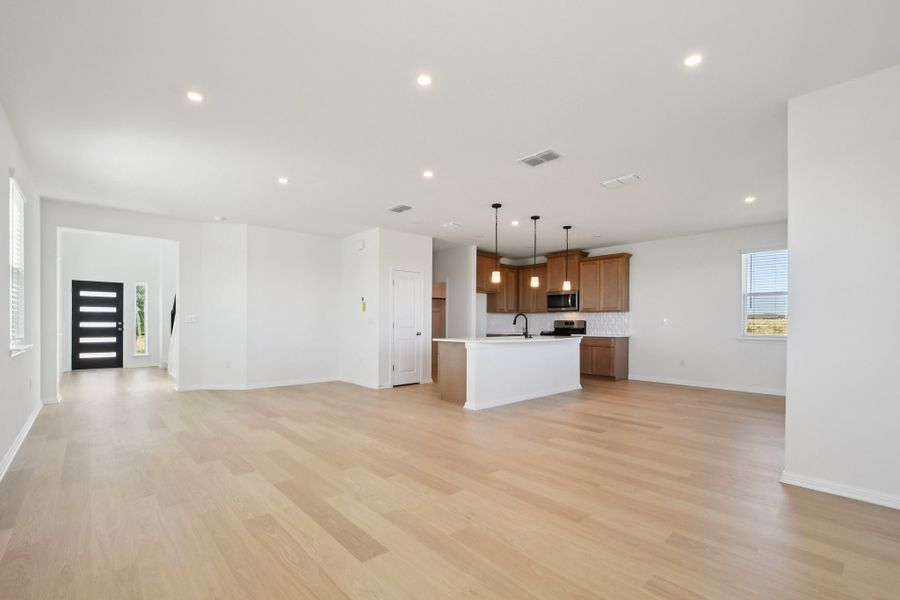 8 web or mls Young St S0704 008