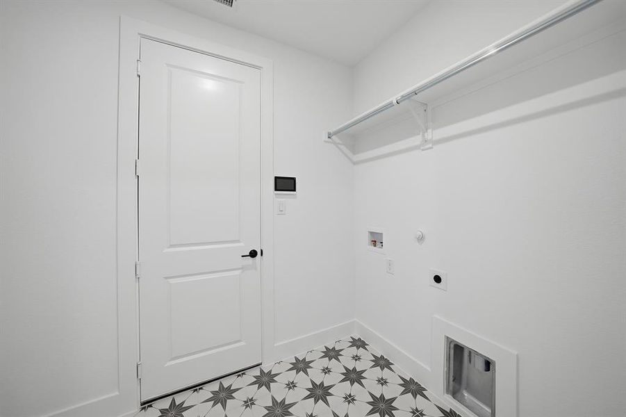 Spacious, unfurnished interior of a new home in Brookhollow West, Prosper (Image 24).