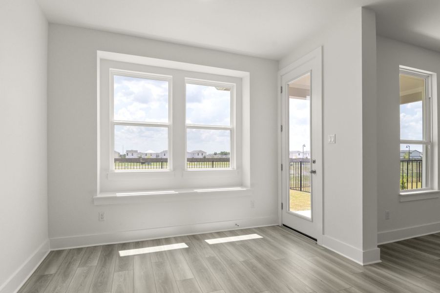 Spacious, unfurnished interior of a new home in Avery Centre, Round Rock (Image 17).