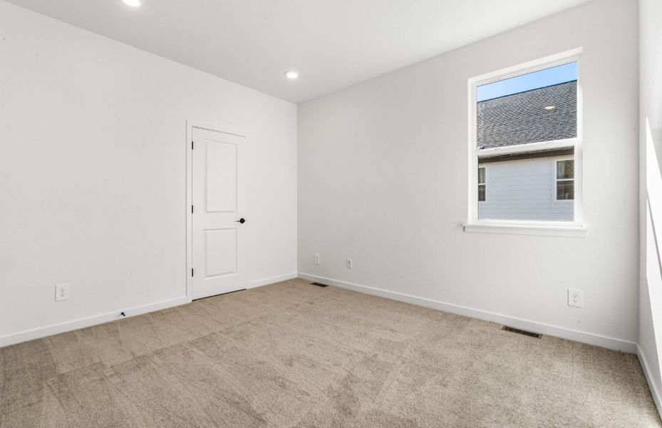 Spacious, unfurnished interior of a new home in Independence, Elizabeth (Image 18).