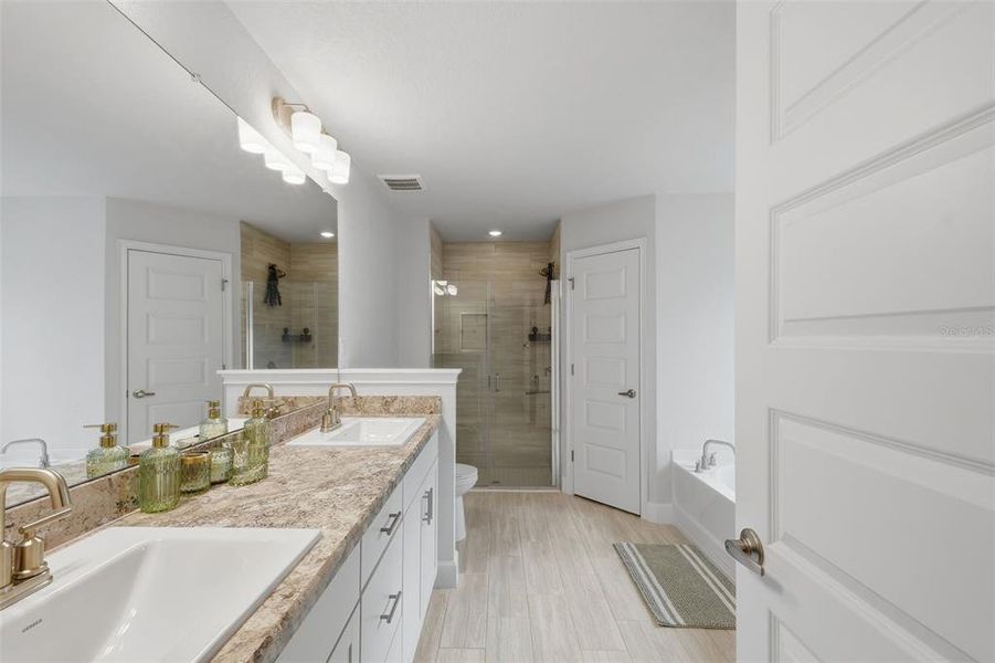 Furnished interior view inside a new home in Royal Highlands, Weeki Wachee (Image 37).