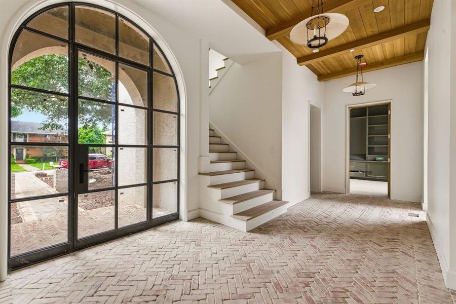 Spacious, unfurnished interior of a new home in , University Park (Image 17).