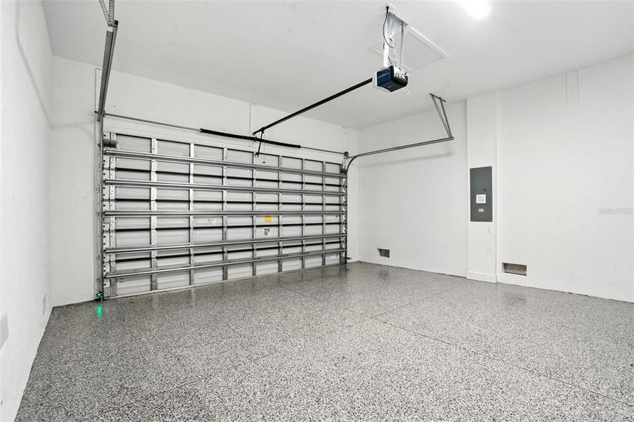 Spacious, unfurnished interior of a new home in , Port Charlotte (Image 15).