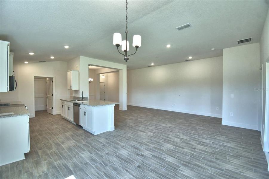 Spacious, unfurnished interior of a new home in Lake Juliana Estates, Auburndale (Image 19).